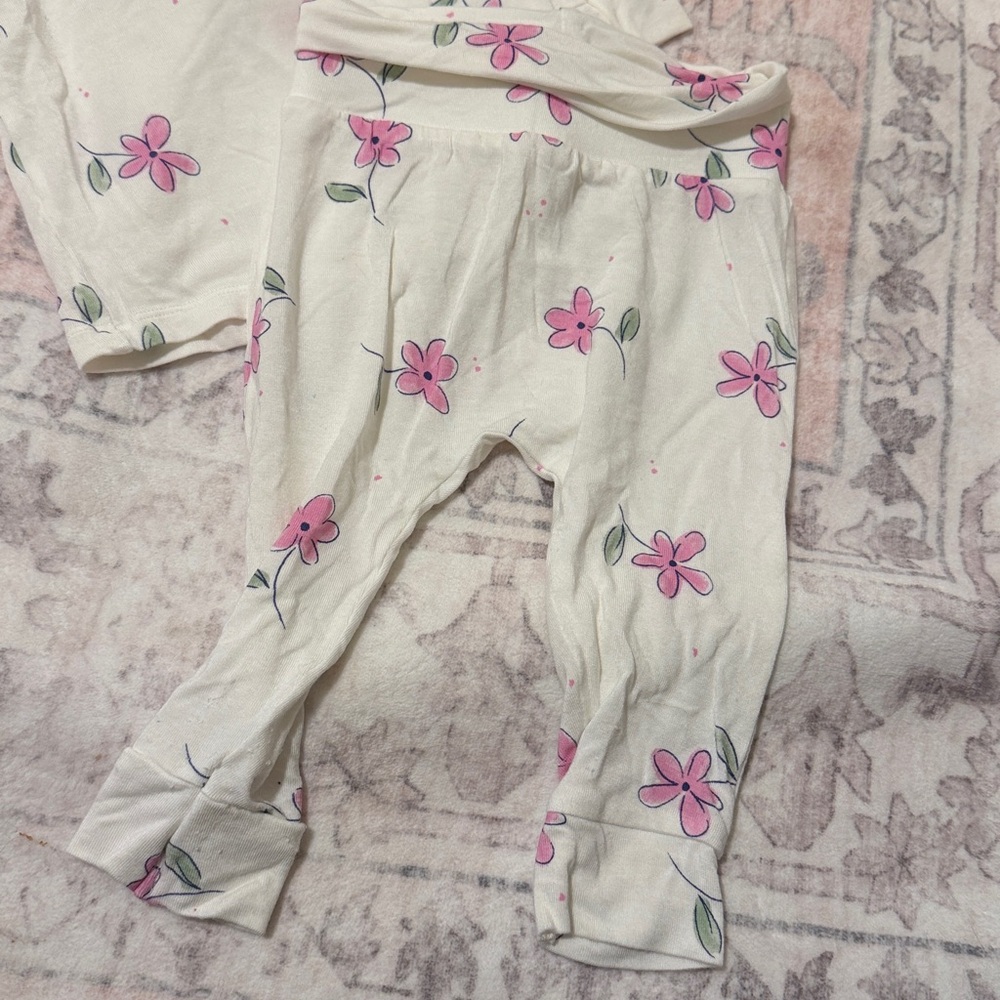 Carters baby girl set - Picture 3 of 3